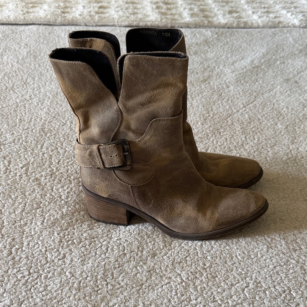 Donald J. Pliner Donata Taupe Brown Suede Buckle Ankle Boots 9.5